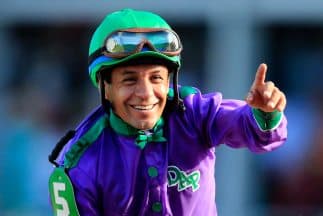 La difícil vida del jinete mexicano Víctor Espinoza