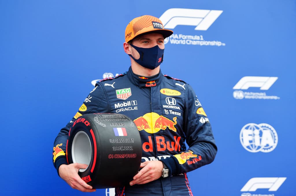 Max Verstappen se adueñó del circuito con la primer plaza, Lewis Hamilton le pisó los talones al holandés y se quedó en la segunda plaza, Bottas protegerá a su compañero desde la tercer plaza y Sergio Pérez buscará revasar a los mercedes desde la cuarta posición.