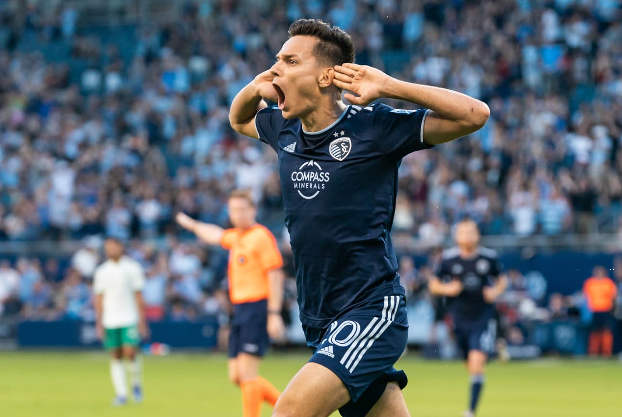 Dániel Sallói firma nuevo contrato de largo alcance con Sporting KC