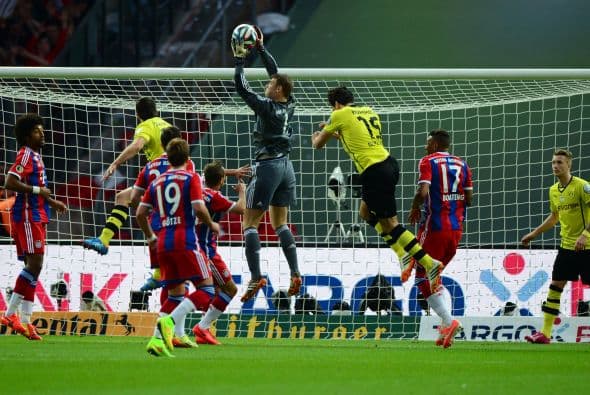 Es un arquero con mucha movilidad y que domina por completo el juego aéreo, donde se hace muy complicado vencerlo gracias a sus salidas puntuales y que va con todo en la disputa por el balón.