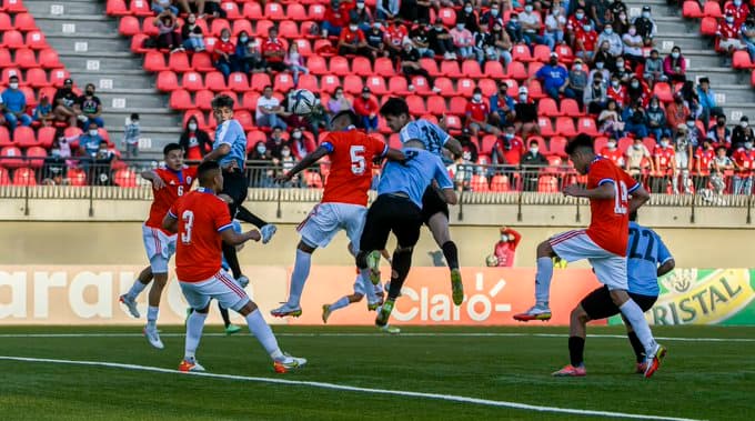Diego Abreu se rompió los ligamentos en un partido con Uruguay