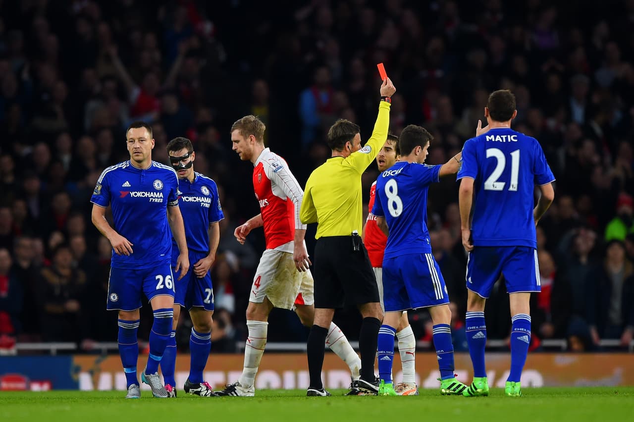 El partido se complicaría para el Arsenal con la expulsión de Per Mertesacker en el miuto 18 del primer tiempo.