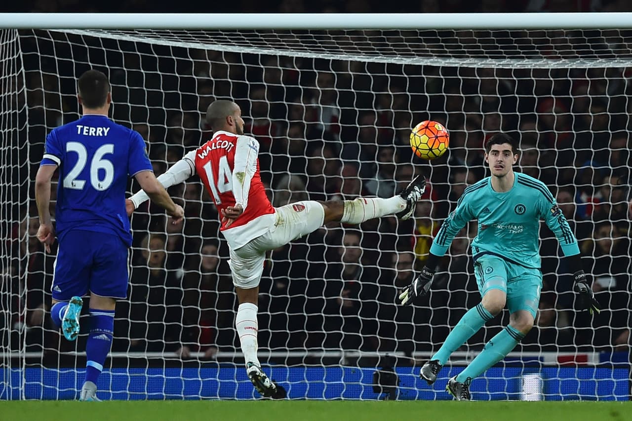Walcott tendría la oportunidad de empatar en un disparo que sería bien rechazado por Courtois a tiro de esquina.