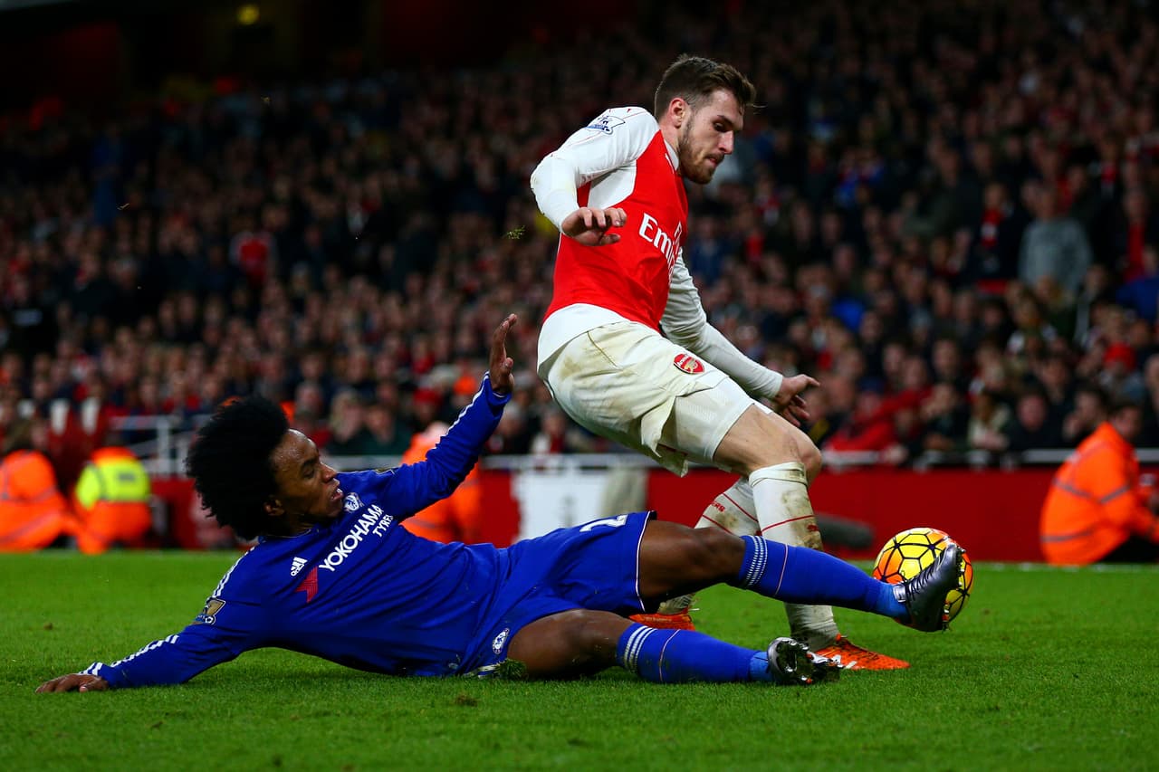 Luego del gol a favor el Chelsea buscaría ampliar su ventaja, Willian sería uno de los atacantes que tendría la posibilidad de anotar, pero sus disparos fueron bien contenidos por el arquero de los Gunners.