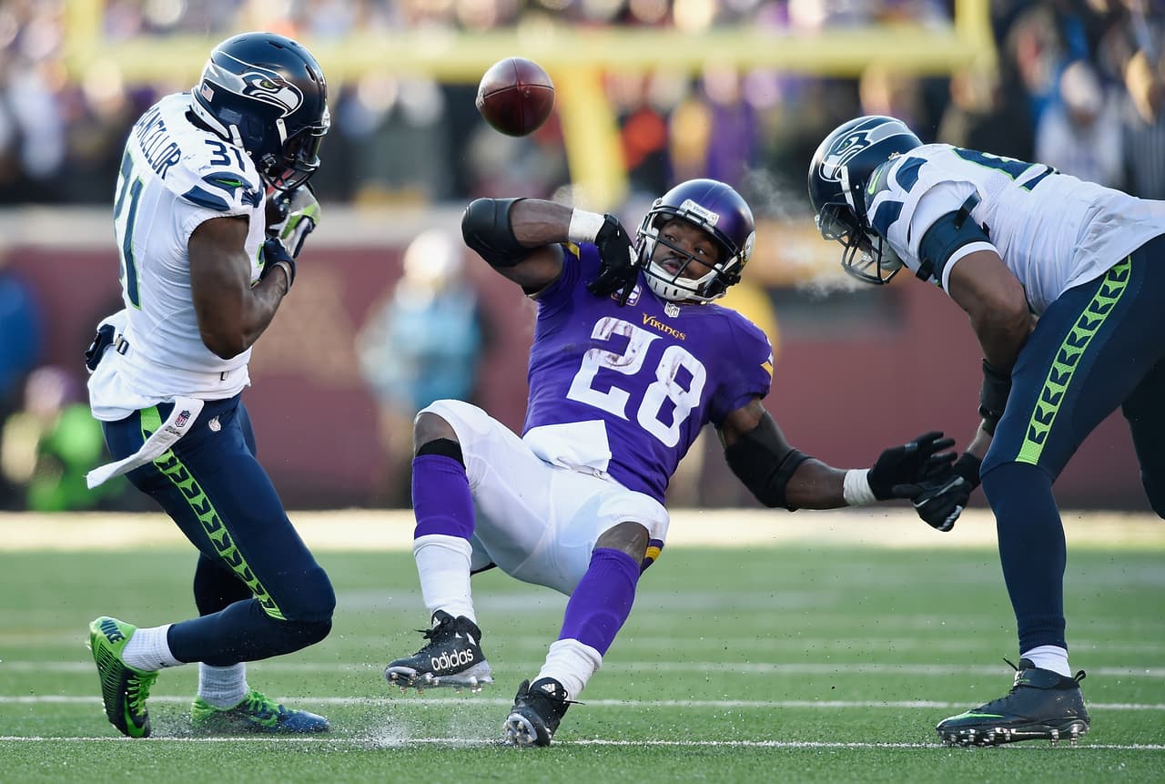 Después la defensiva le arrancó el ovoide a Peterson que dejó a Seattle en la 40 de Minnesota.