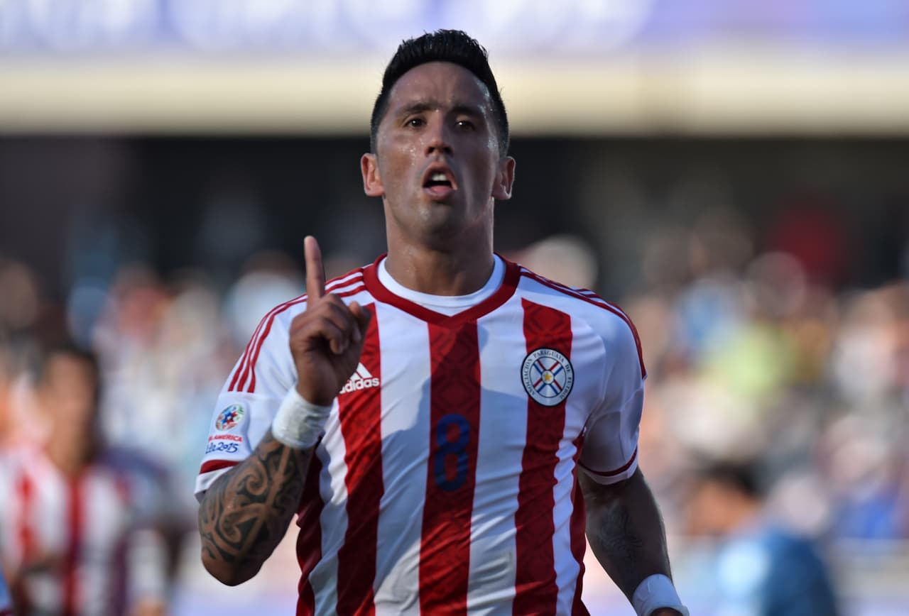 Lucas Barrios también levantó la mano en el departamento de sorpresas y goleadores, el elemento de Paraguay fue clave para la clasificación de los guaraníes con dos goles que le valieron 4 puntos a los rojiblancos.