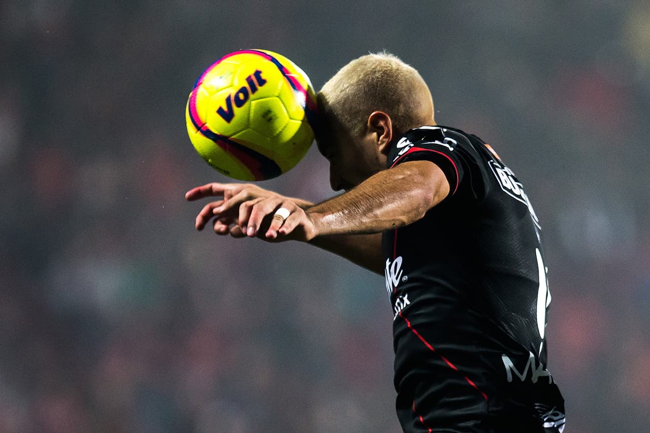 Pero fue Xolos el que estuvo más cerca de anotar cuando Lucero abanicó un gran pase de Malcorra casi sonre la línea de gol.