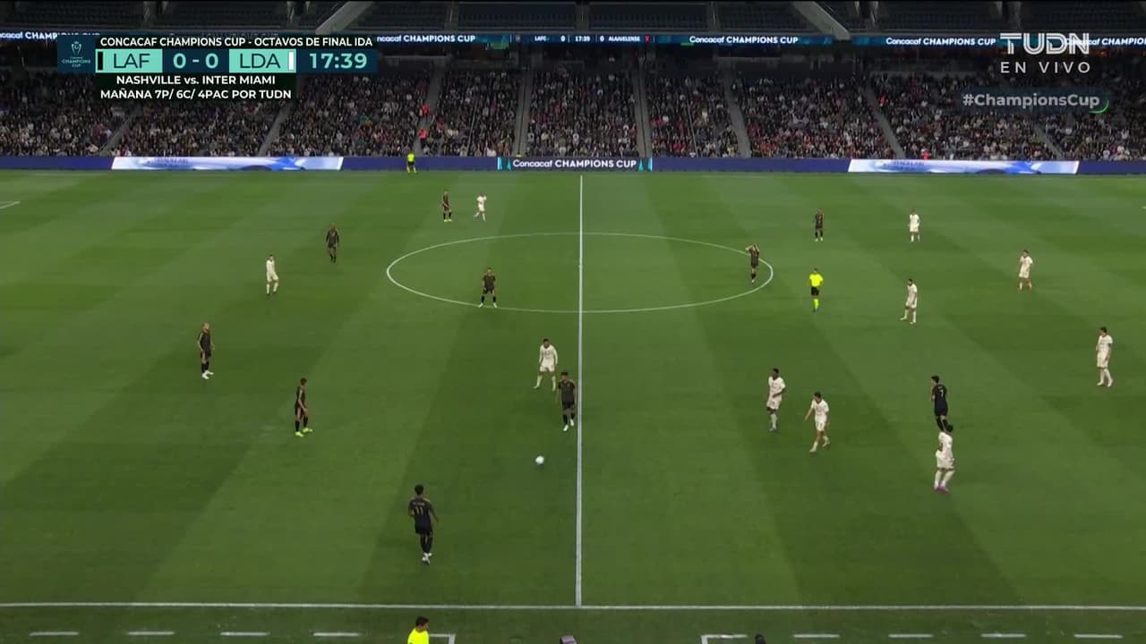 ¡TIRO ATAJADO! disparo por Denis Bouanga.