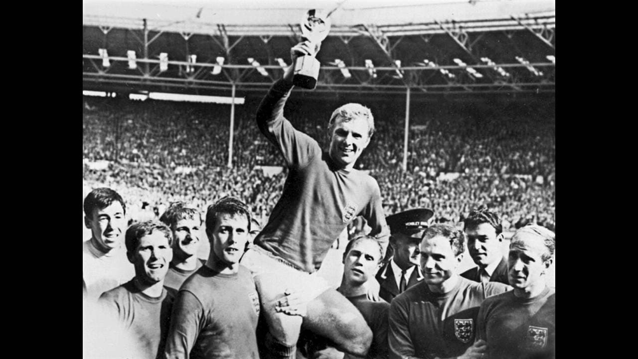 El domingo 20 de marzo de 1966, previo a la inauguración de la Copa del Mundo de Inglaterra, despareció el trofeo que Abel Lafleur diseñó inspirado en la Diosa griega, Victoria.