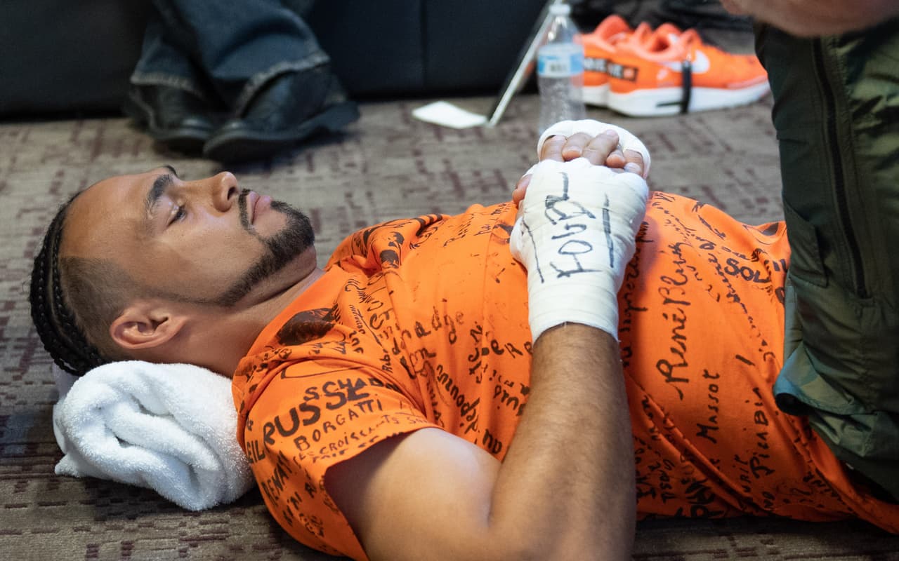 A sus 40 años, Pacquiao calló bocas con un tremendo despliegue de fortaleza y rapidez. Thurman cayó en el primer round y entregó su cetro wélter AMB al filipino.