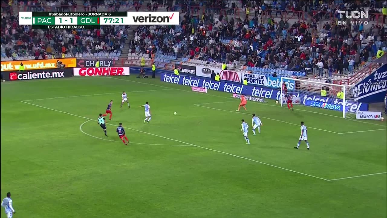 ¡TIRO ATAJADO! disparo por Ronaldo Cisneros.