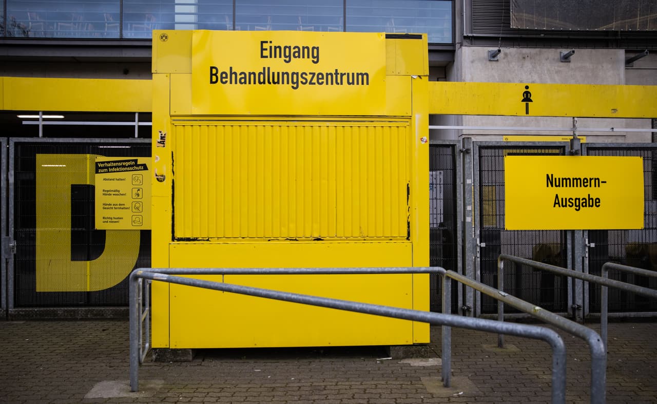 El Borussia Dortmund, anunció el pasado viernes que proporcionará la tribuna norte del estadio de fútbol más grande de Alemania para pruebas de coronavirus y atención de pacientes de COVID-19.