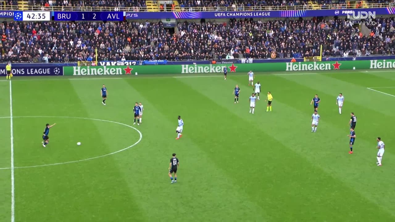 ¡GOL!  anota para Aston Villa. Nicolas Jackson