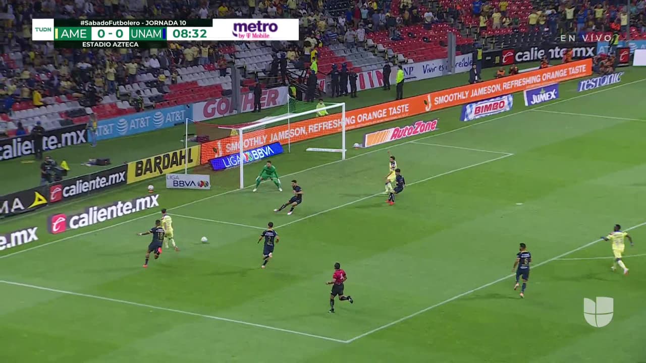 ¡TIRO ATAJADO! disparo por Henry Martín.