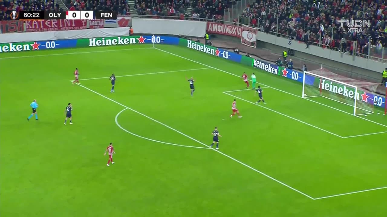 ¡TIRO ATAJADO! disparo por Youssef El-Arabi.