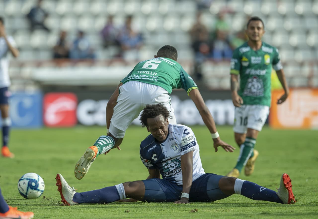 El ecuatoriano Romario Ibarra hizo su debut en Liga MX entrando de cambio por Emanuel García.