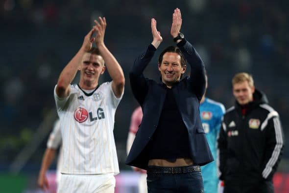 Los aficionados al fútbol en Alemania se merecen un aplauso, uno año más la Bundesliga encabeza el ranking de asistencia a los estadios e incluso creció un 1%, apesar de que constantemente registra llenos y sus estadios tienen limitaciones de crecimiento.