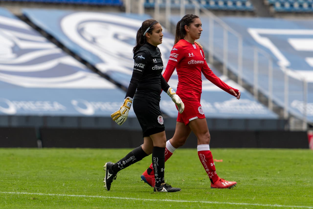 ¡Otra vez! Expulsan a portera del Toluca por nueva agresión