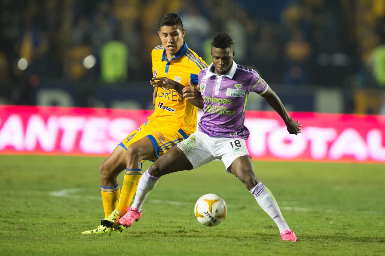 Para el olvido: Antes del gol del empate para Jaguares, Avilés Hurtado, atacante de Chiapas, se comió una anotación clara al fallar un cabezazo cuando se encontraba solo frente al arco de Nahuel Guzmán.