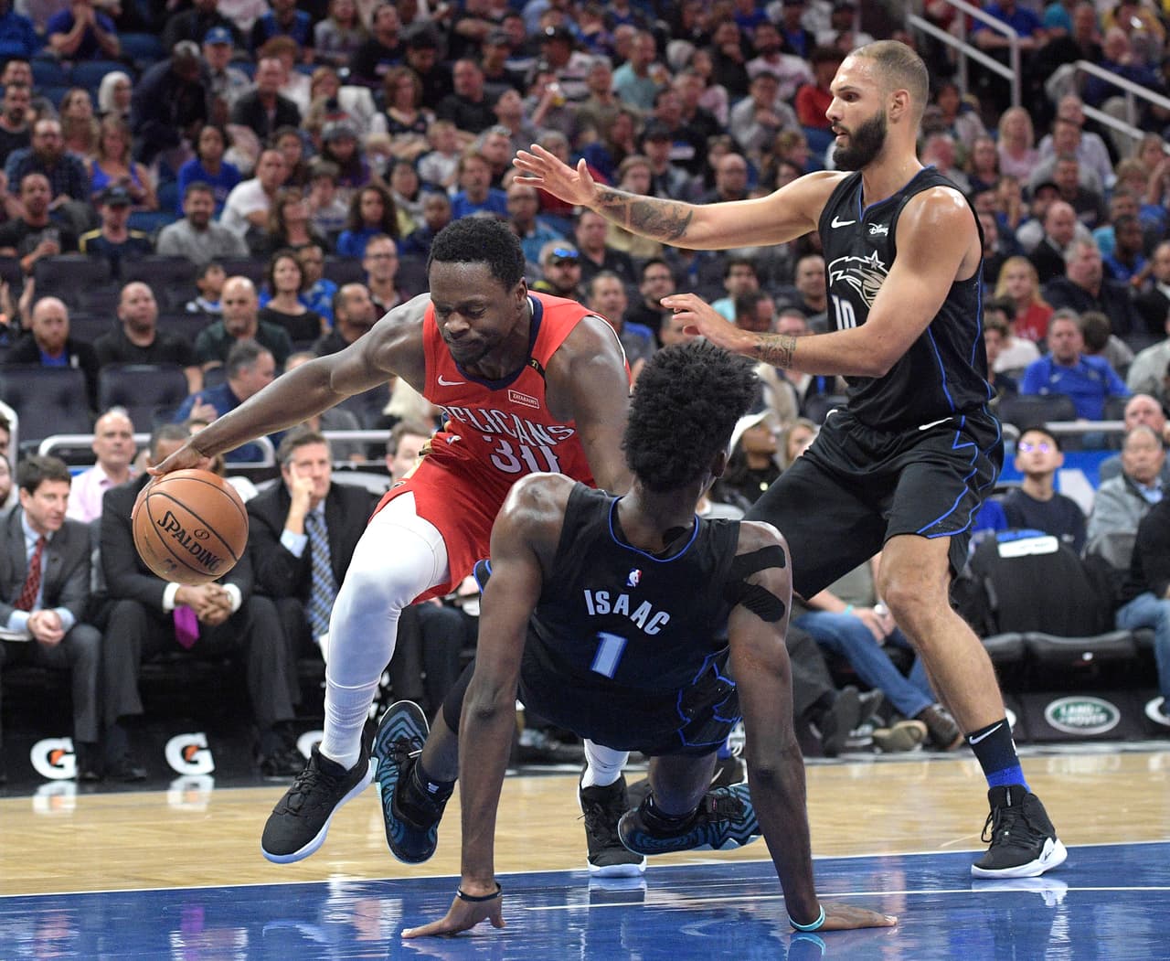 New Orleans 96-119 Orlando. El Magic (34-38) se sigue aferrando a la esperanza de la última plaza del Este para los Playoffs luego de vencer, y sumar su tercer triunfo seguido a los Pelicans (31-43). Evan Fournier anotó 22 tantos para Orlando.
