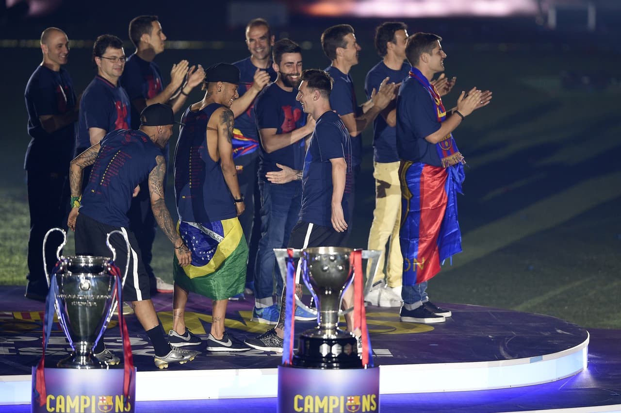 Los jugadores Blaugranas recorrieron las calles de Barcelona y después llegaron al Camp Nou para celebrar su quinta Champions League