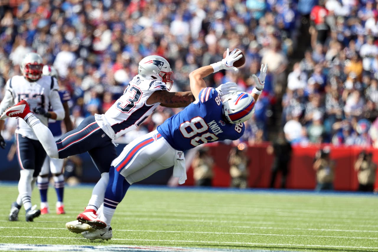 New England Patriots 16-10 Buffalo Bills. Dawson Knox atrapa el ovoide en el aire, pero la victoria es paralos Pats.