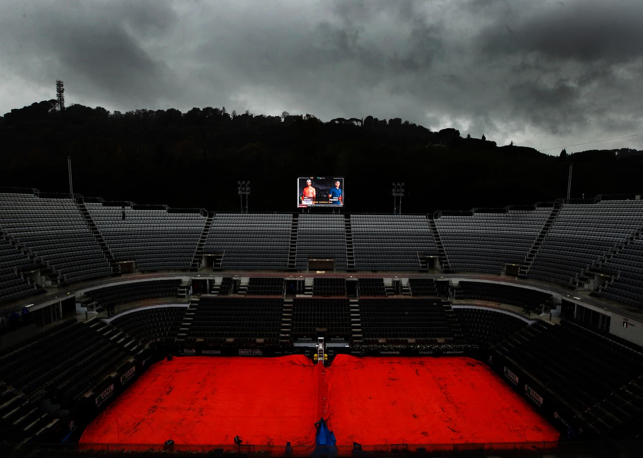 Los fanáticos del tenis mundial y los presentes en Italia se quedaron con las ganas de ver el debut de Roger Federer, Rafael Nadal y Novak Djokovic en el Masters 1,000 de Roma, cuya jornada se suspendió por la lluvia.
