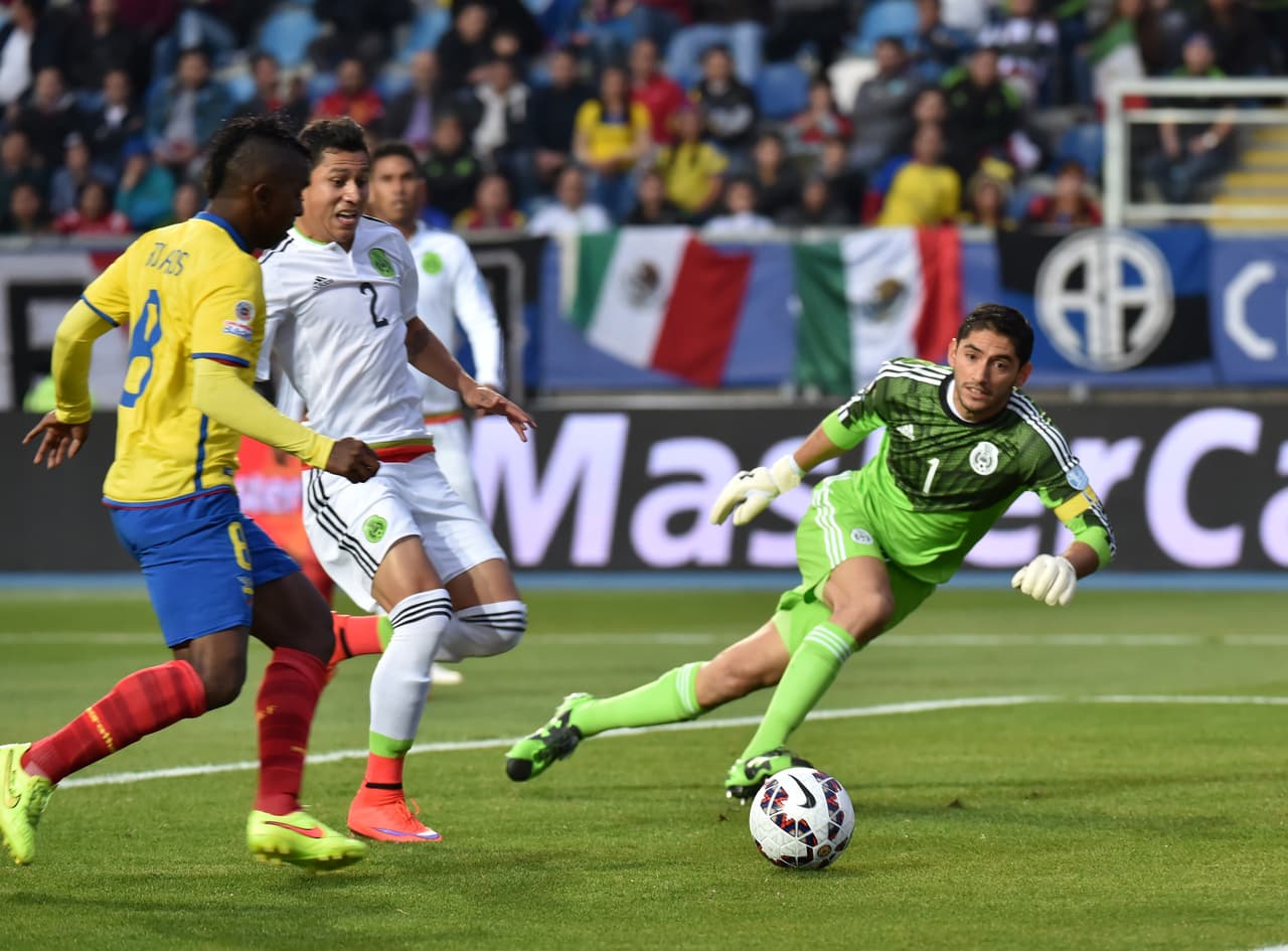 El primer gol se produjo a los 26 minutos por conducto de Miler Bolaños que remató a quema ropa ante el arco de Jesús Corona.