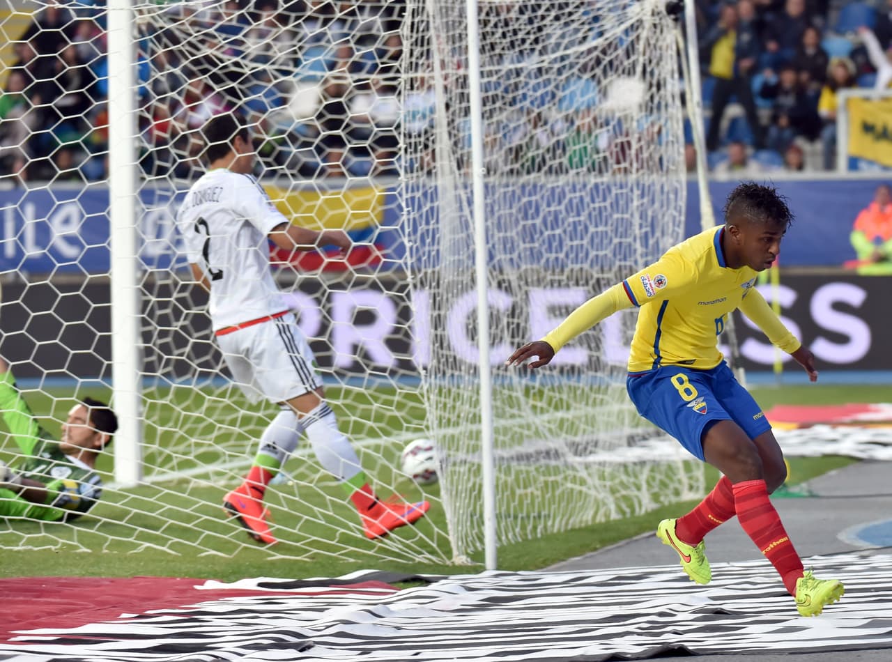 Bolaños aprovechó un disparo desviado y simplemente apareció para enviarla al fondo.
