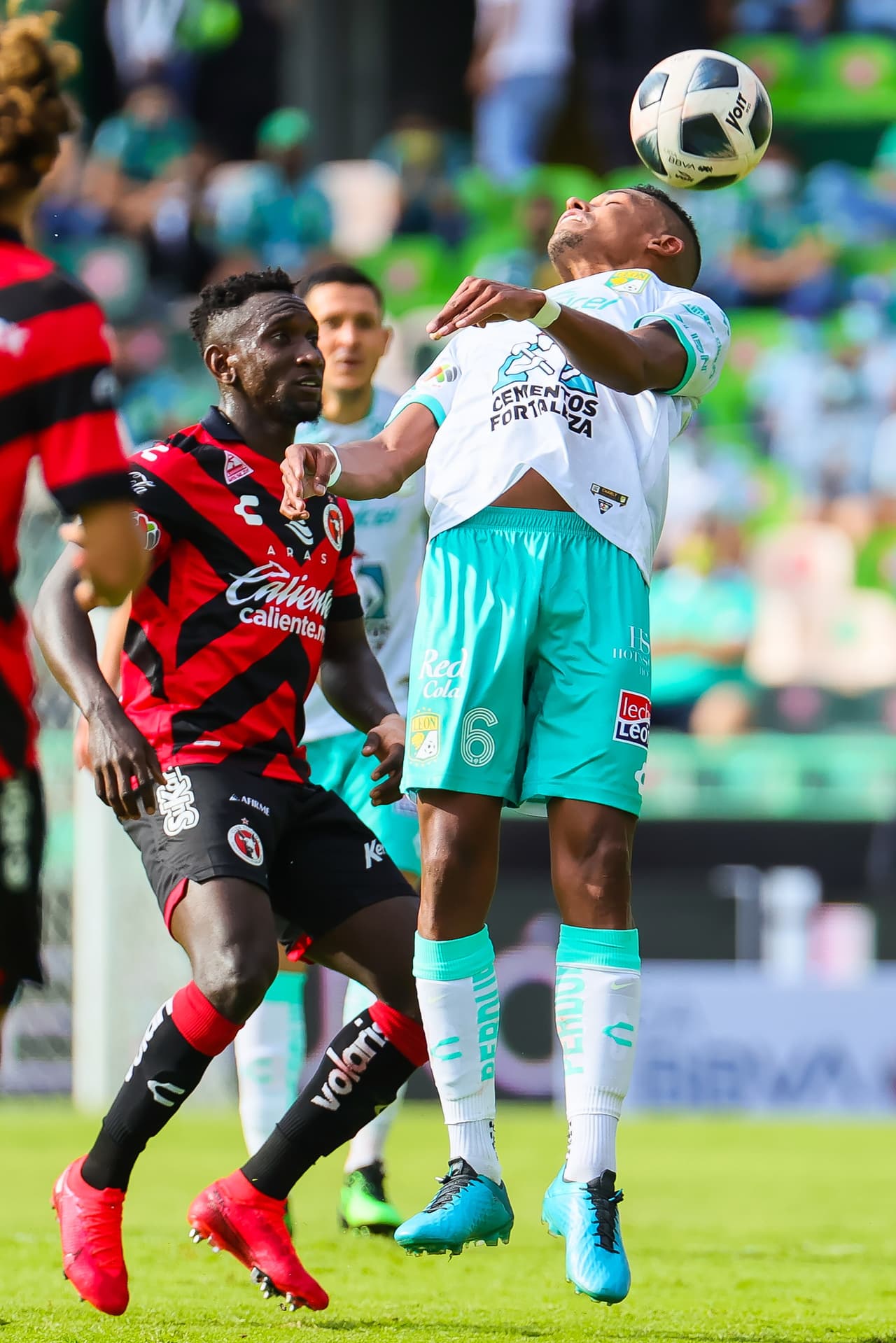 William Tesillo y Ángel Mena son los encargados de batir a Benny Díaz para darle la victoria a León 2-1 sobre Tijuana.