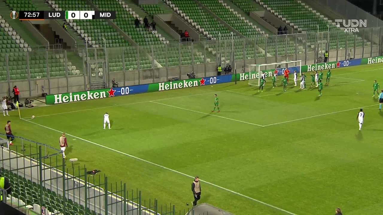 ¡TIRO ATAJADO! disparo por Paulinho.