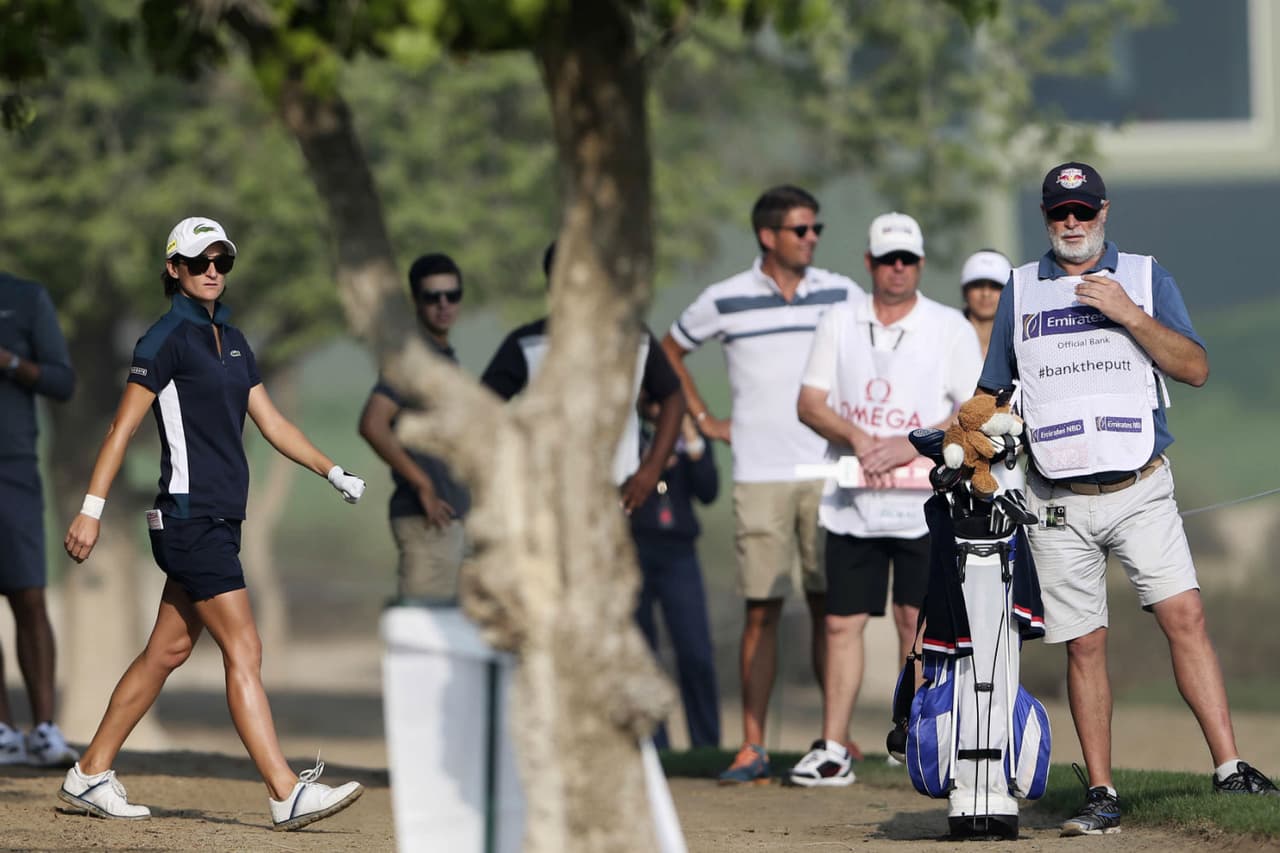 Max Zechmann (der.) al inicio de la ronda en Dubai.
