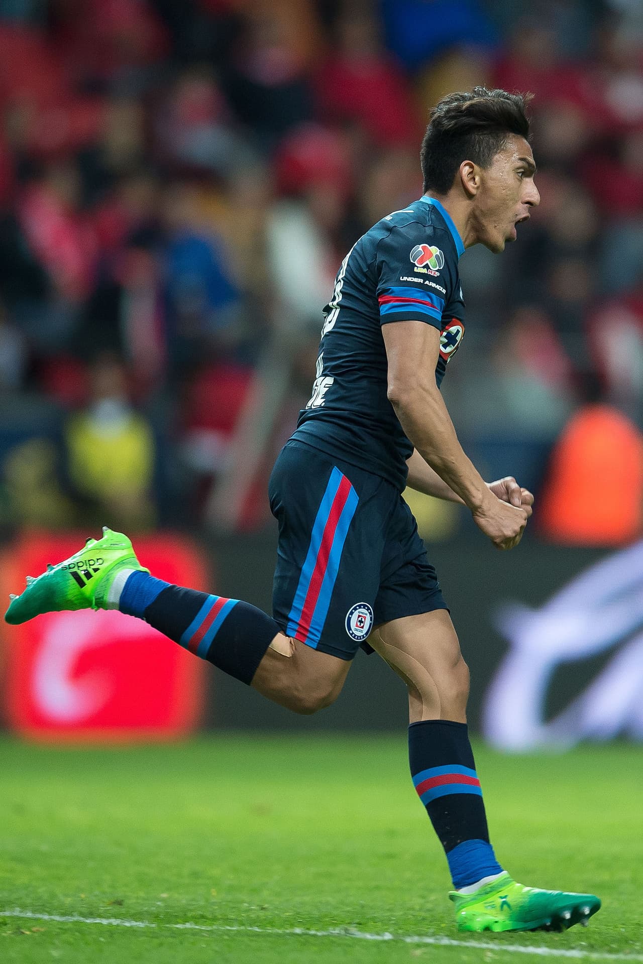 Con goles de Ángel Mena y Francisco Silva, Cruz Azul logró derrotar de visitante al Toluca.