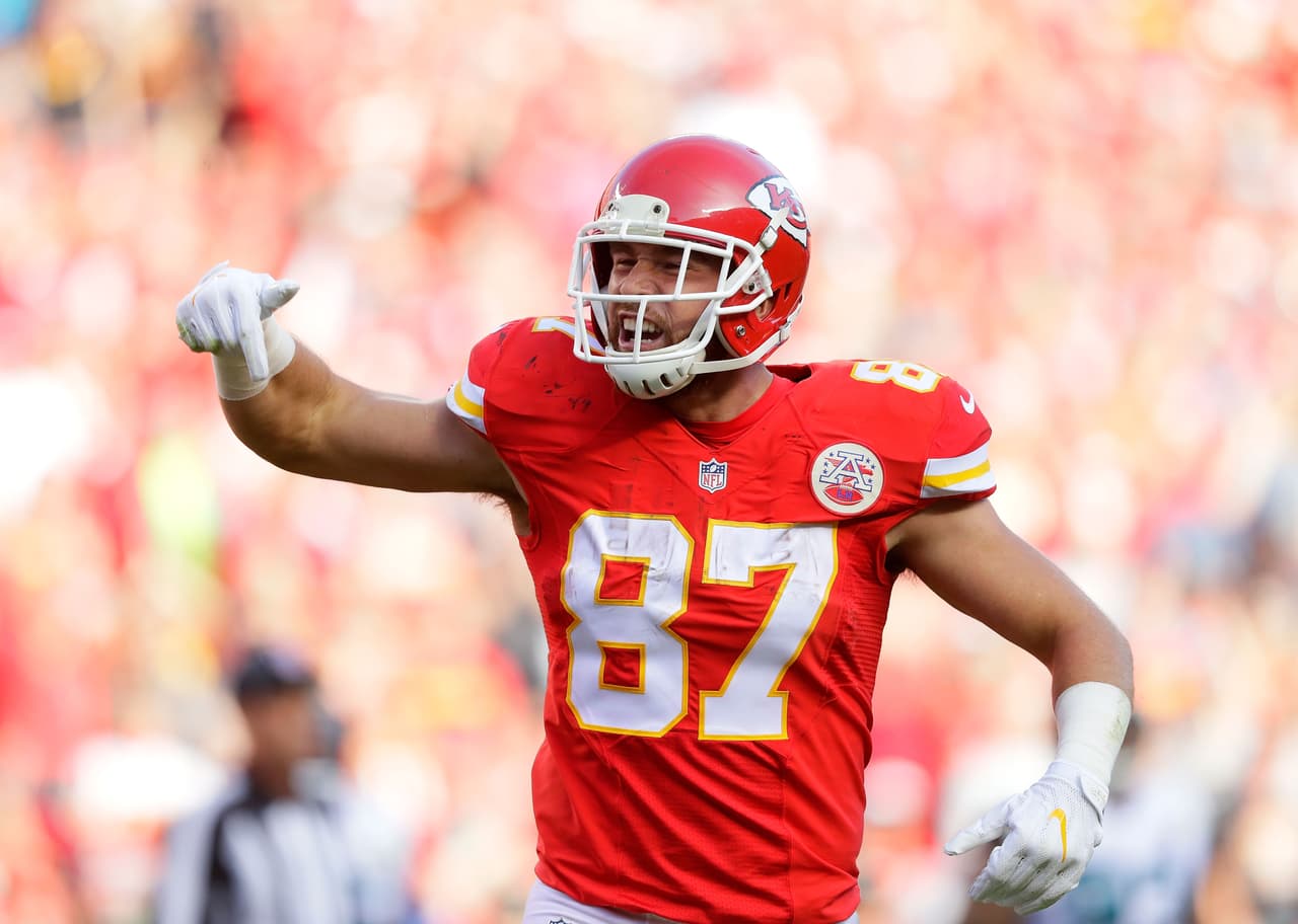 KANSAS CITY, MO - NOVEMBER 06: Travis Kelce #87 of the Kansas City Chiefs reacts after making a catch during the game at Arrowhead Stadium on November 6, 2016 in Kansas City, Missouri. (Photo by Jamie Squire/Getty Images)