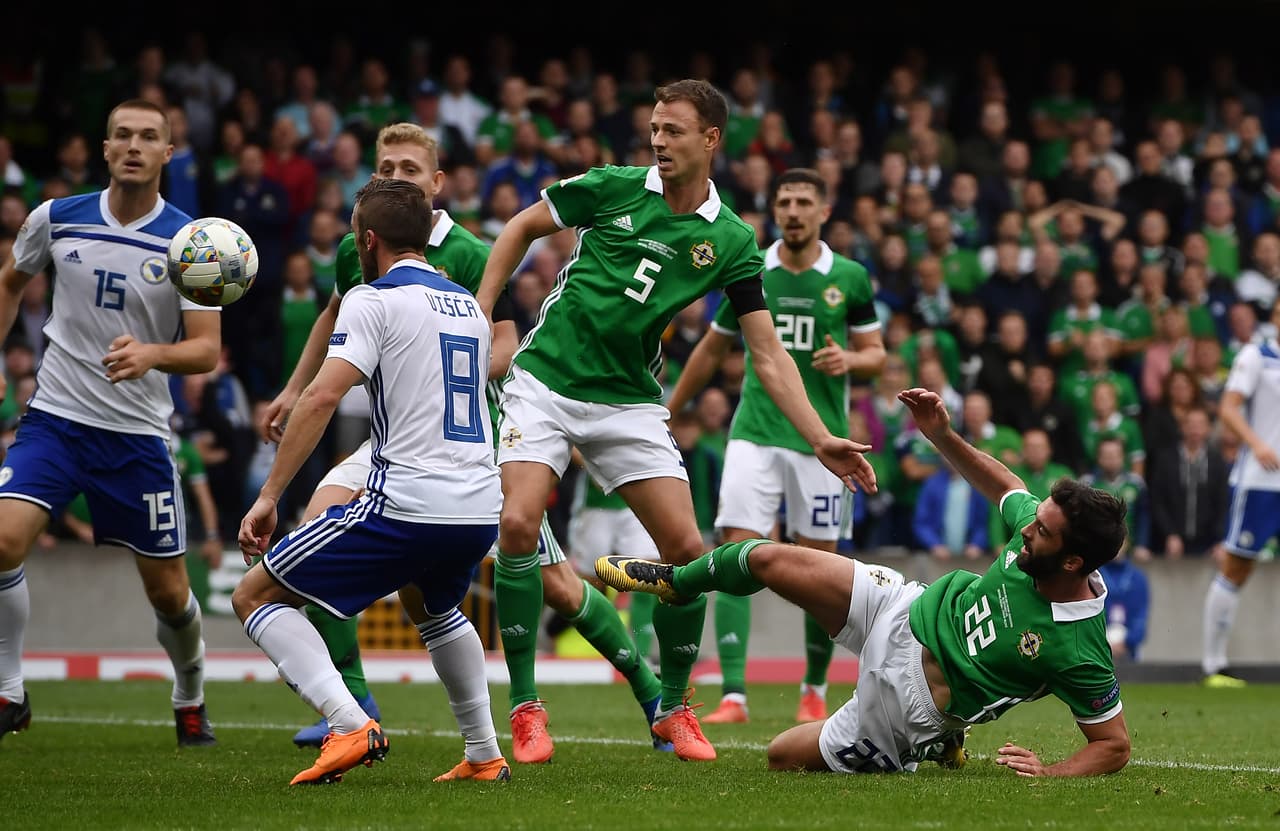 A pesar de la insistencia solo hasta los últimos minutos llegaría el gol del empate.