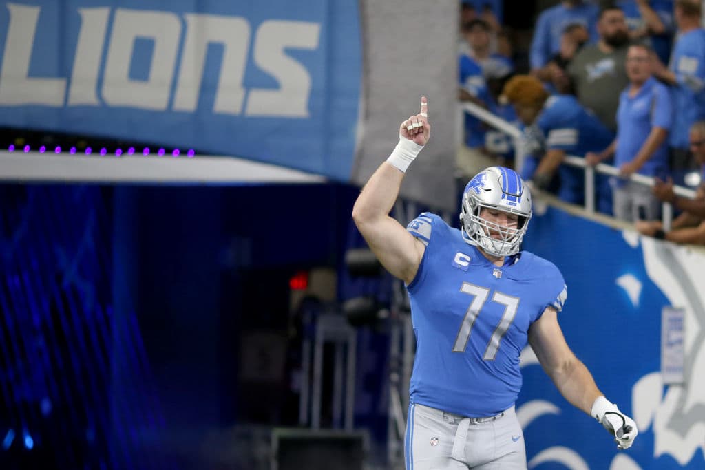 Detroit Lions fueron derrotados por San Francisco 49ers en la apertura de la temporada 33-41, en el Ford Stadium. La era de Dan Campbell con los Lions comienza con una derrota. Los 49ers ha ganado las 19 de las últimas 22 veces que ha enfrentado a Lions.