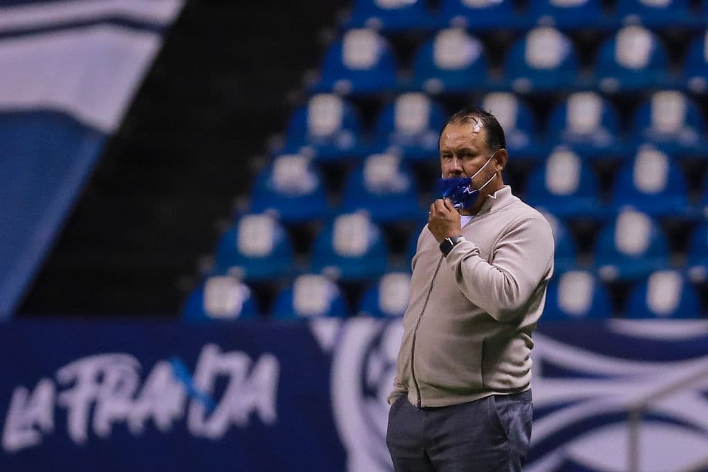 Multan a Juan Reynoso por críticas al arbitraje