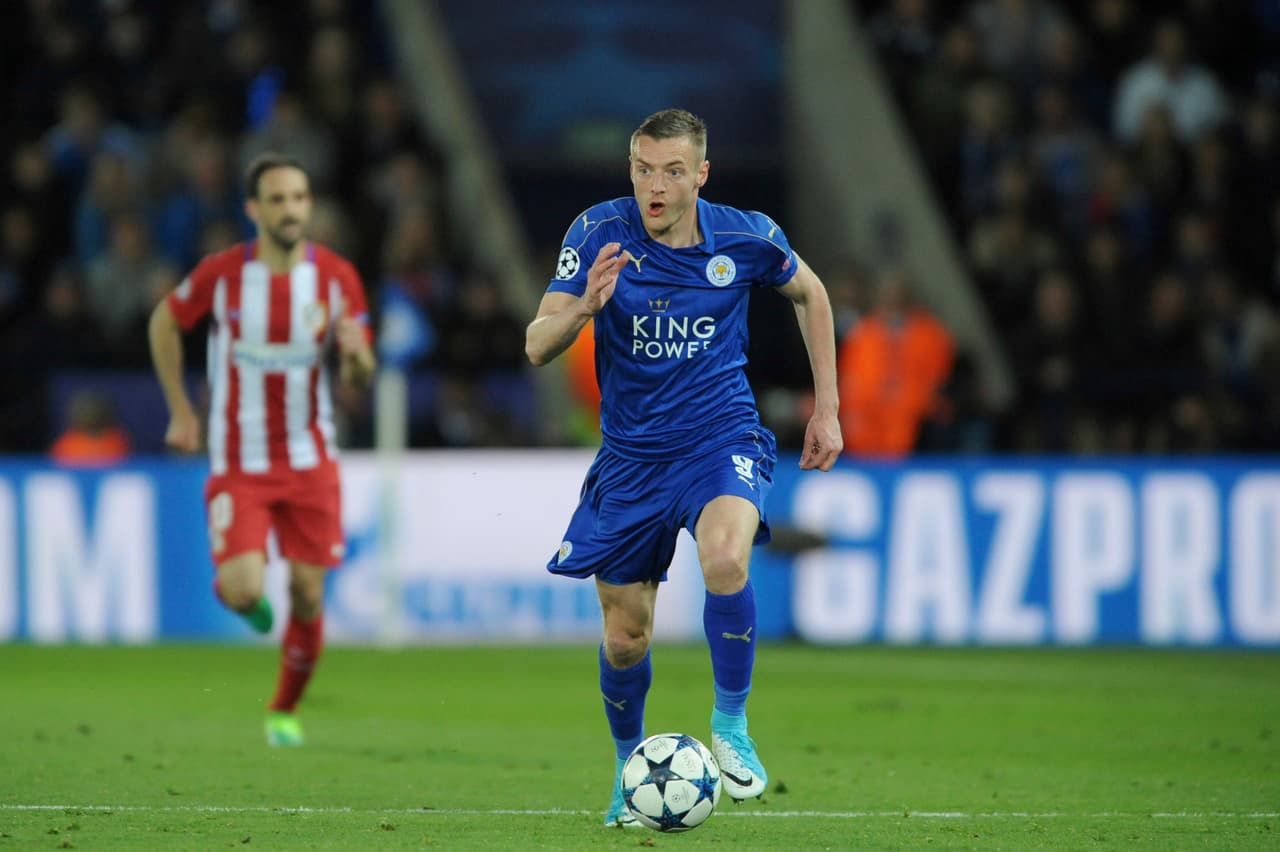 Luego de tocar la gloria en Inglaterra y llegar a cuartos de final de Champions League, el Leicester City no podría retener a Jamie Vardy. Lo curioso es que suena para el Everton, que tampoco jugará copas de Europa.