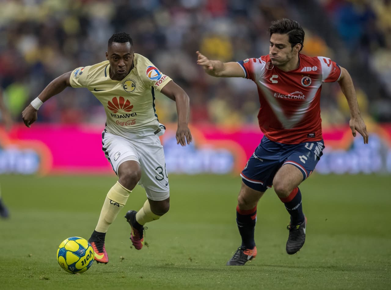 Uno pensaría que "El Pollo" Briseño sufrió ante Renato Ibarra, pero parece que la posición de lateral izquierdo que le halló Reinoso finalmente puede consolidarlo en primera división.