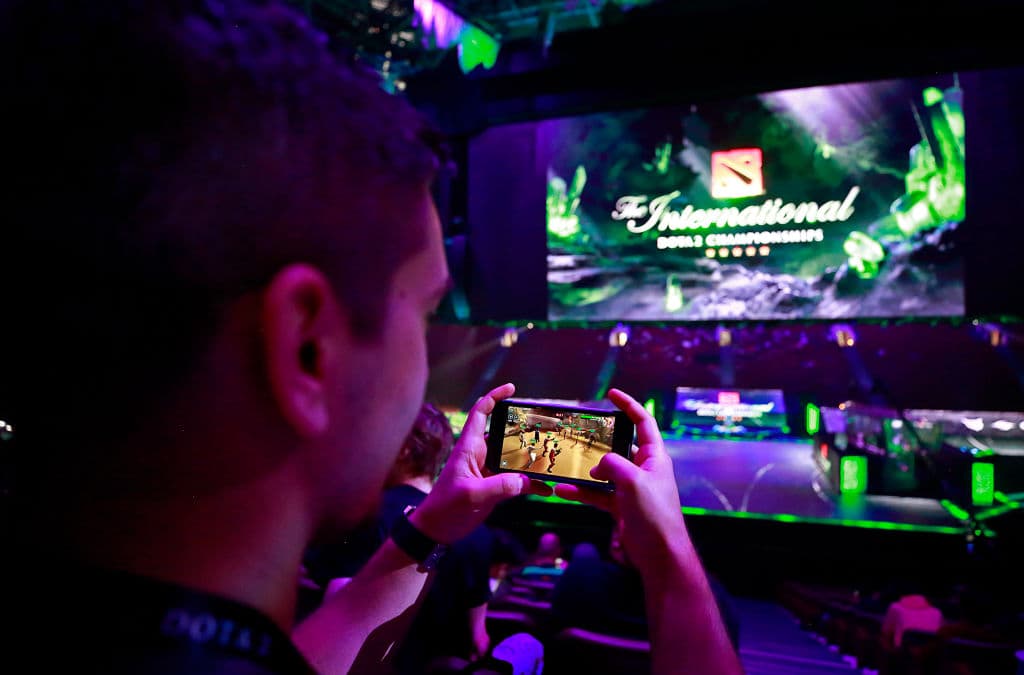 Un estudio de Nick Yee, investigador especializado en este tema, por la Universidad de Stanford, dice que hay tres grandes motivaciones para el jugador de videojuegos halle un sentido de pertenencia.