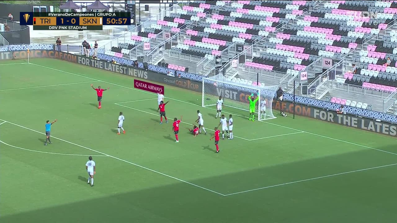 ¡TIRO ATAJADO! disparo por Kareem Moses.