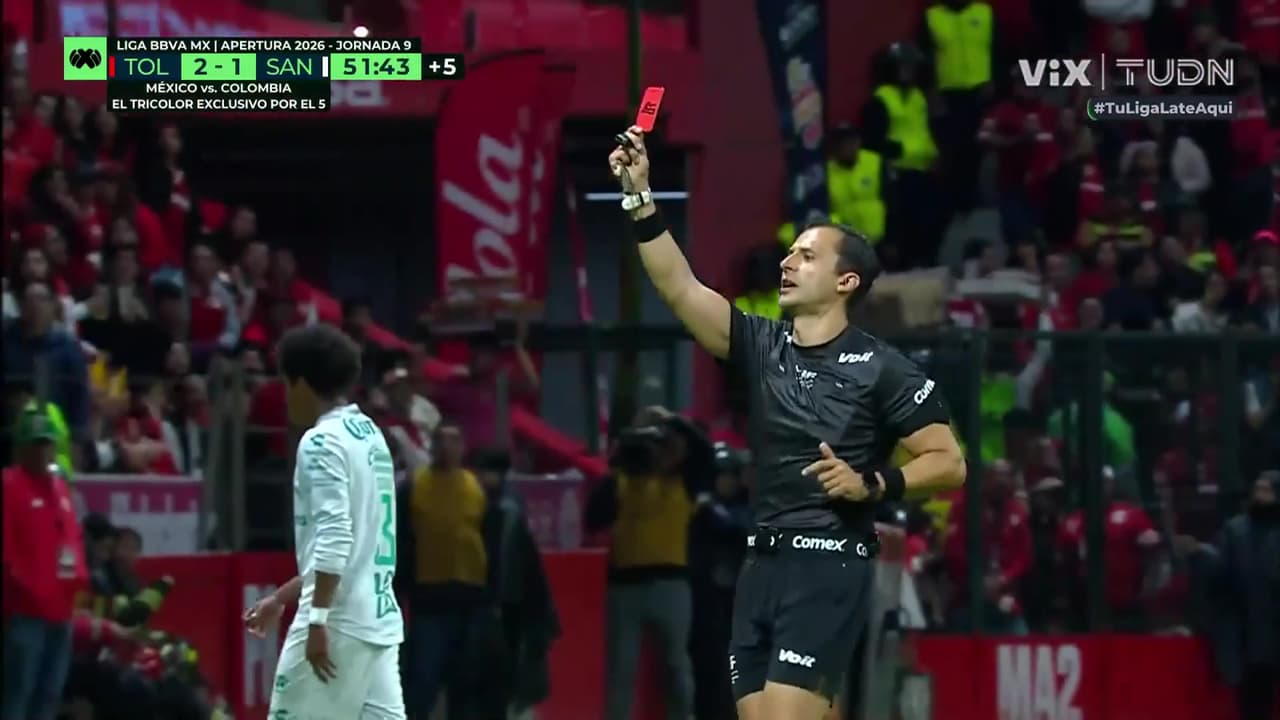 ¡De milagro no lo rompe! Durísima entrada de Everardo López que se va expulsado