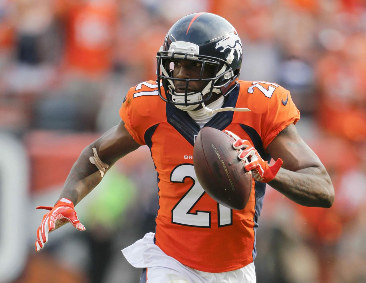 Aqib Talib dice que Cam Newton es el quarterback más peligroso de la NFL