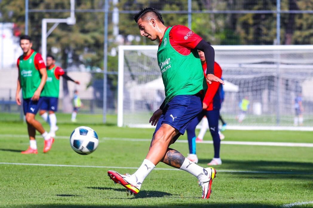 'Piojo' Alvarado reconoce deuda en Chivas por parte de los jugadores