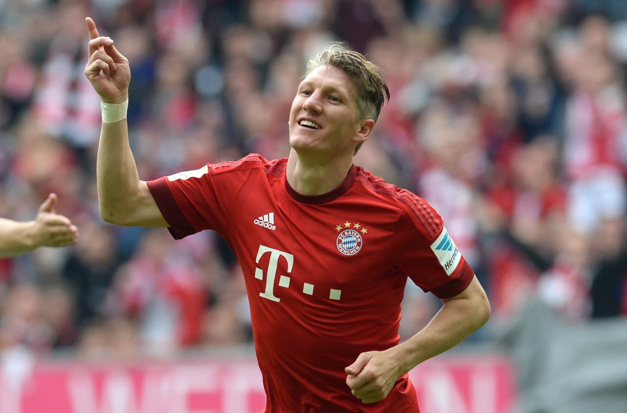 Otro cambio que sería mal visto sería el de Bastian Schweinsteiger, el jugador que se ha consolidado con el Munich acabaría con la buena imagen fichando con el Borussia Dortmund, un fichaje a favor de los abejorros quienes le han dado muchos al Bayern.