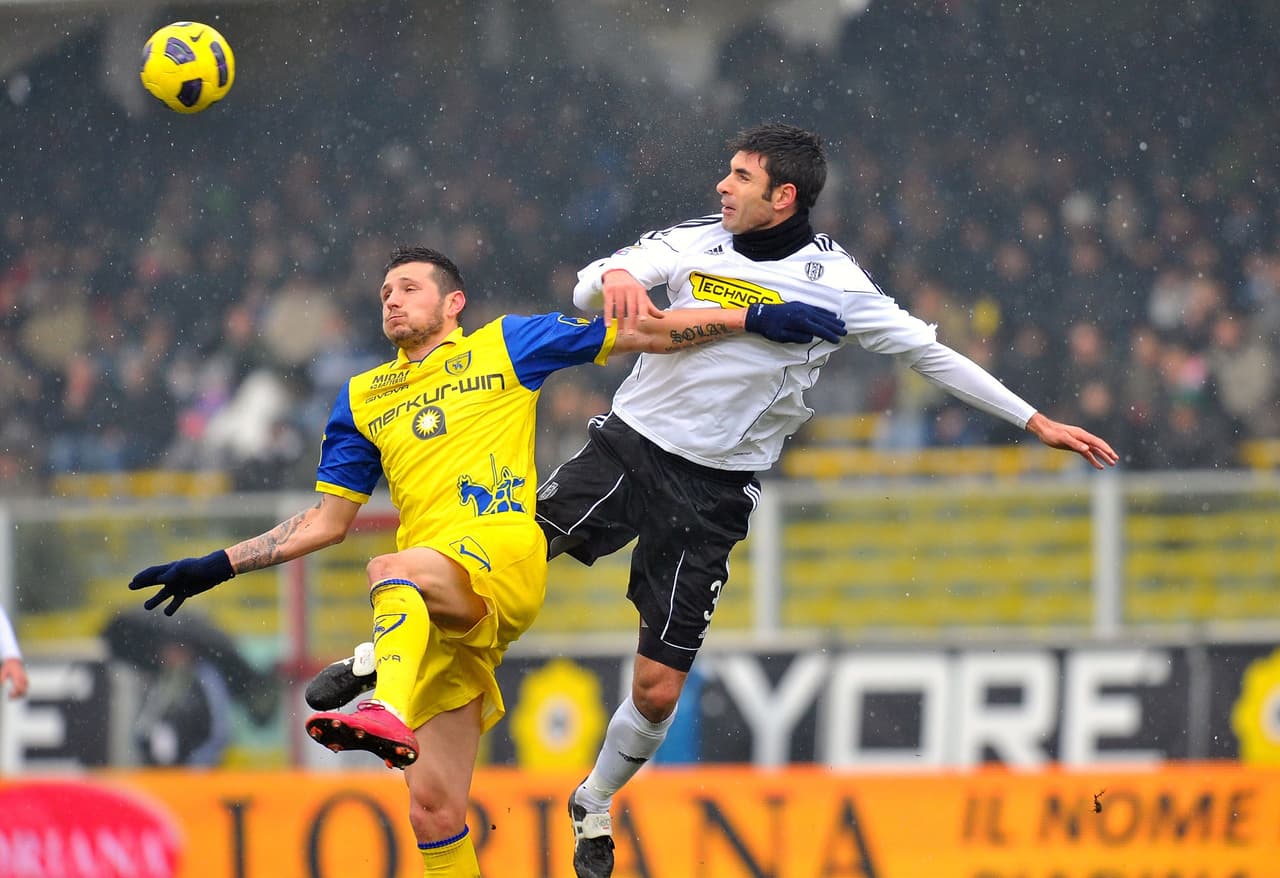 Théréau llegó al fútbol italiano en 2011, cuando se convirtió en jugador del Chievo Verona a sus 27 años.