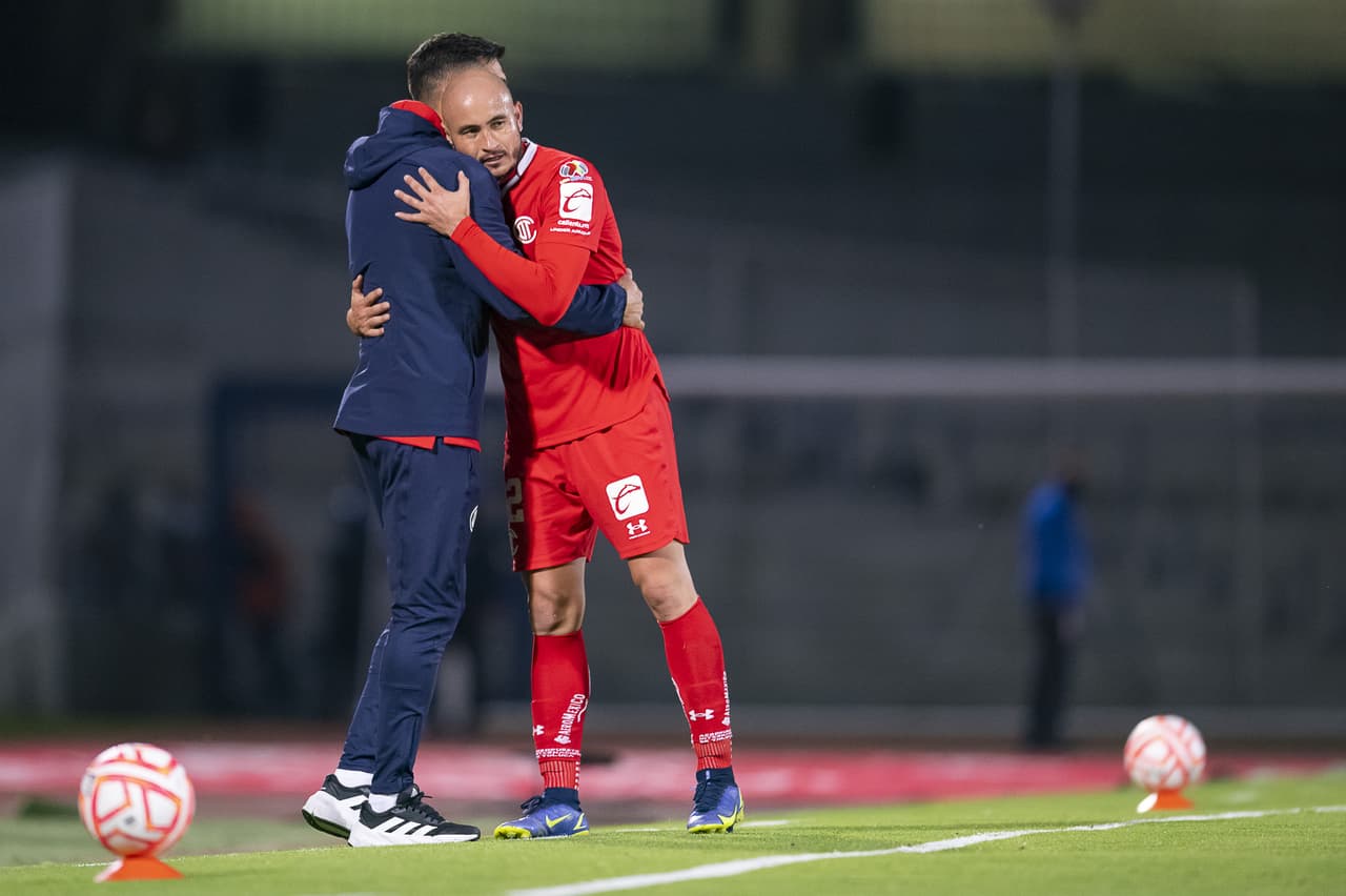 Pumas UNAM empata ante Deportivo Toluca en el Estadio de Ciudad Universitaria dentro de la Copa Sky y con los goles de Carlos González y Juan Dinenno se anota por primera vez en el torneo de pretemporada.