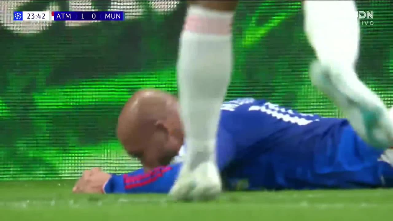 ¡Oblak se viste de héroe y le ataja de buena manera su disparo a Mbeumo!