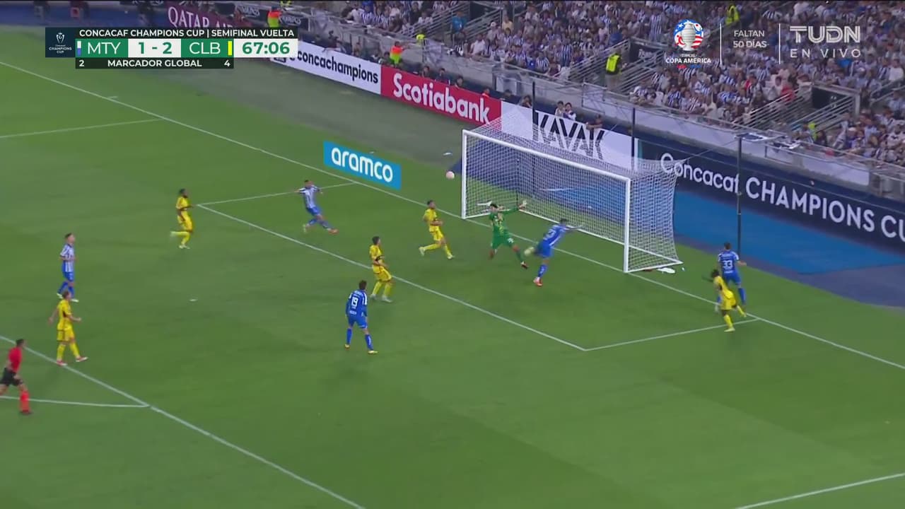 ¡No le meten gol ni al arcoíris! Tremenda falla de Canales