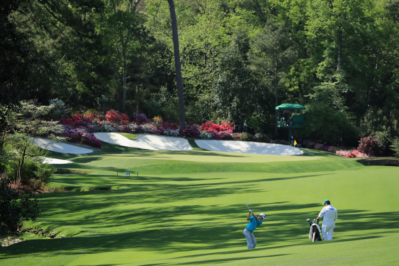 La fiesta del Masters de Augusta dejó bellas postales de los paisajes y el colorido en el Augusta National Golf Club, escenario testigo del segundo día de prácticas del torneo grande del golf mundial.